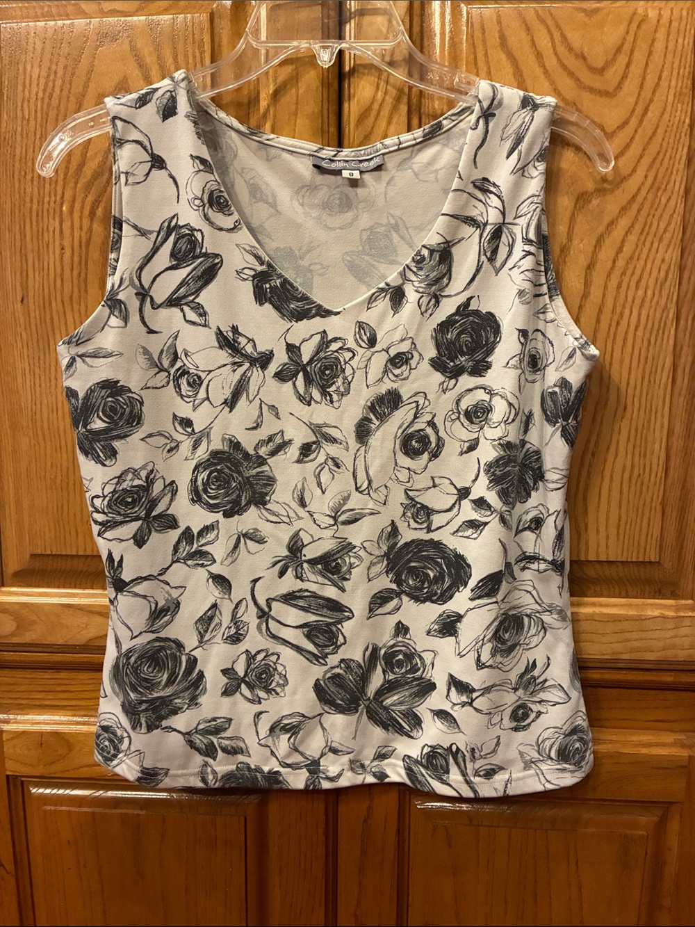 Size 8 Collin Creek Sleeveless V-Neck Floral Tank Top - Black on White